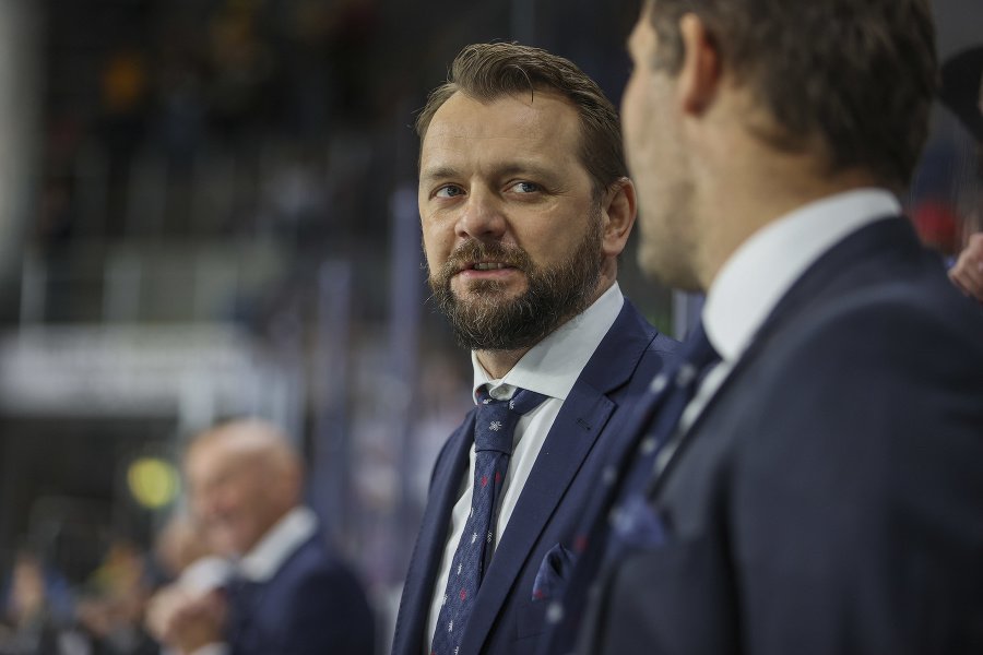 Na snímke asistent trénera slovenskej reprezentácie Andrej Podkonický počas prípravného hokejového zápasu Slovensko - Nemecko v rámci turnaja o Nemecký pohár.