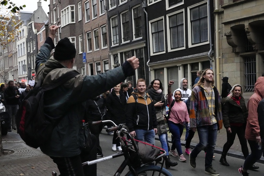 Ľudia v Holandsku protestovali