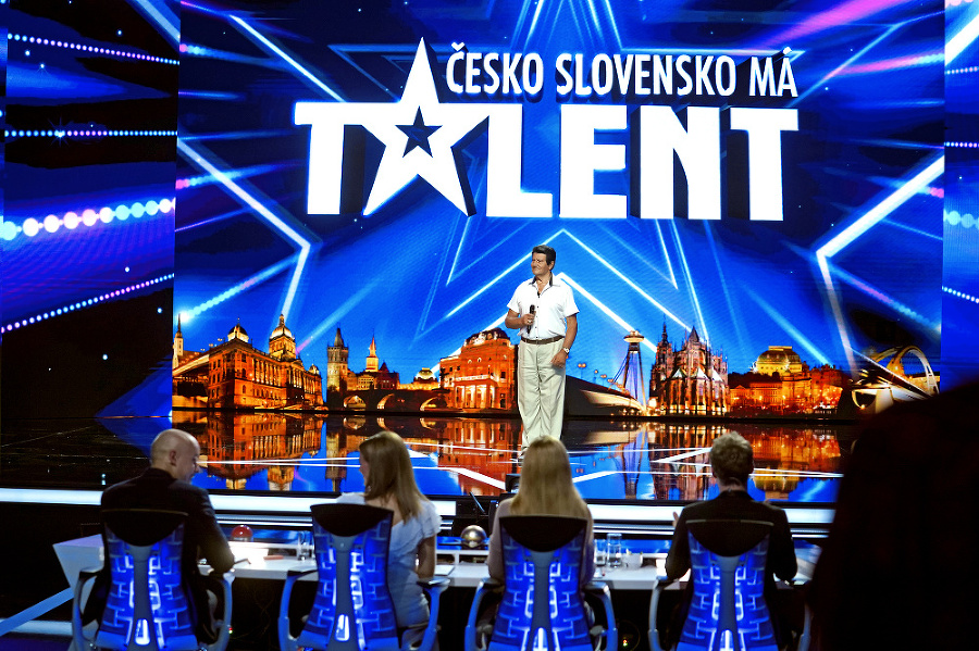 Jozef je na javisku
šou už ako doma.