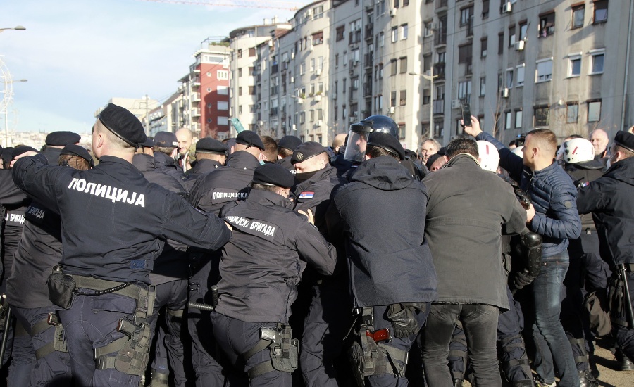 Demonštranti blokovali cesty a