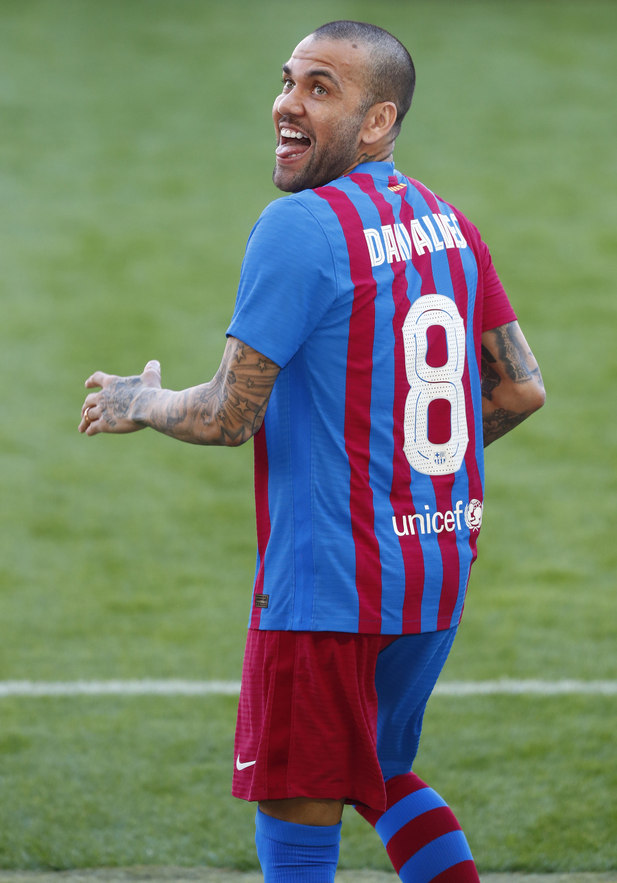 Dani Alves sa do Barcelony vrátil po piatich rokoch. V r. 2008 – 2016 jej pomohol k šiestim titulom i triumfu v Lige majstrov.