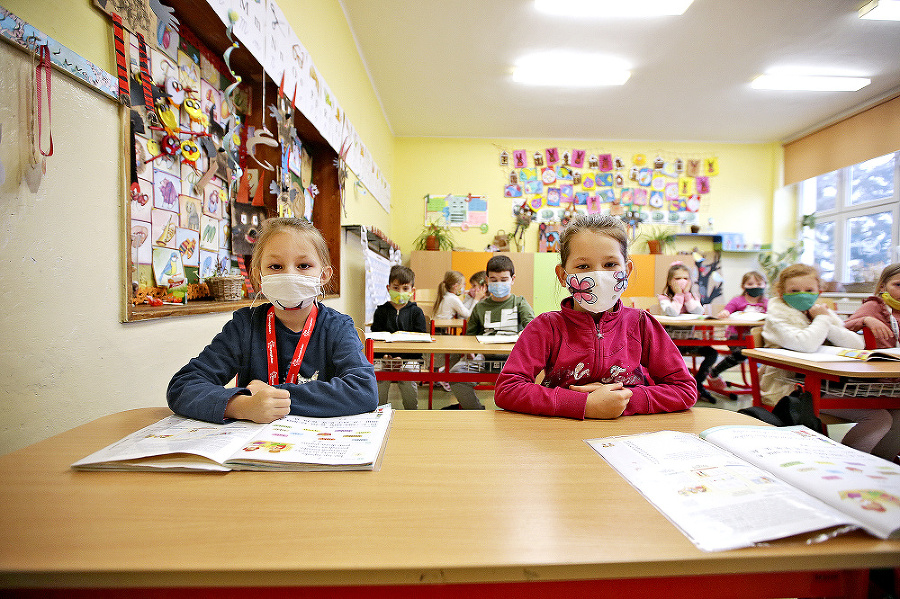 Hygienici postupne zatvárajú čoraz