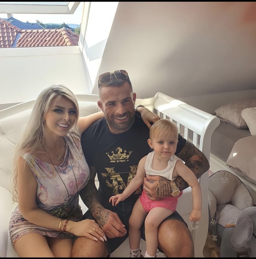 Zaľúbenci majú už dcérku Lilinku.