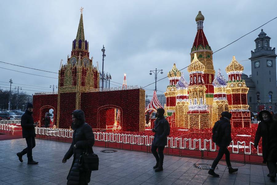 Vianočne vyzdobená Moskva.