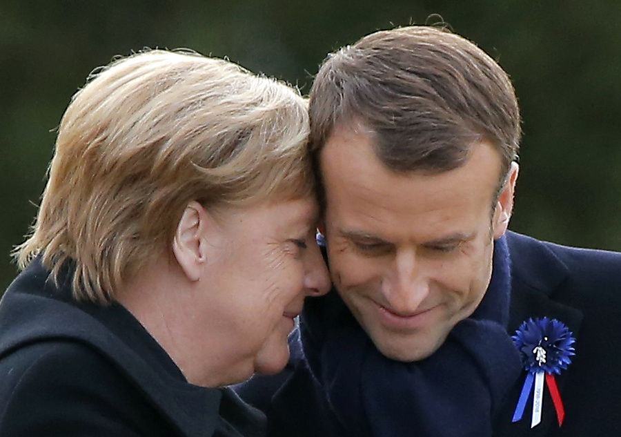 Emmanuel Macron a Angela