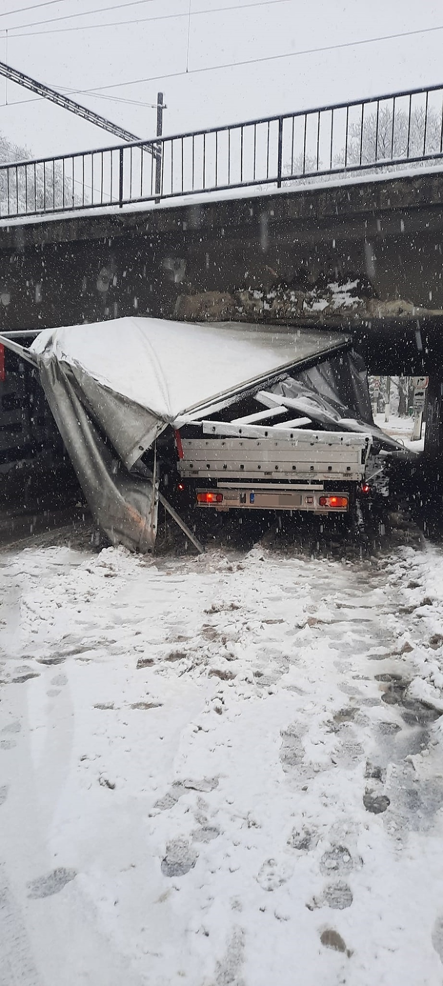 Nehoda sa stala v podjazde na Trnávke. 