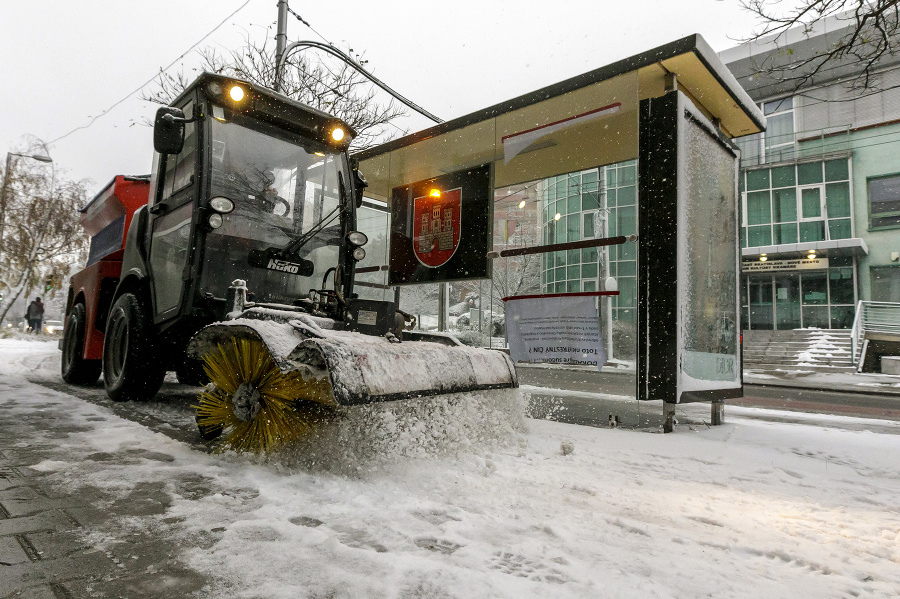 Vozidlo údržby počas sneženia