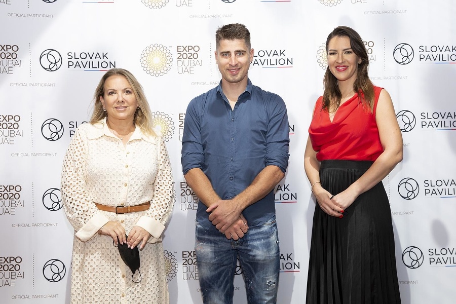 Zľava: Zuzana Vicelová, zástupkyňa generálnej komisárky, Peter Sagan a generálna komisárka Miroslava Valovičová.