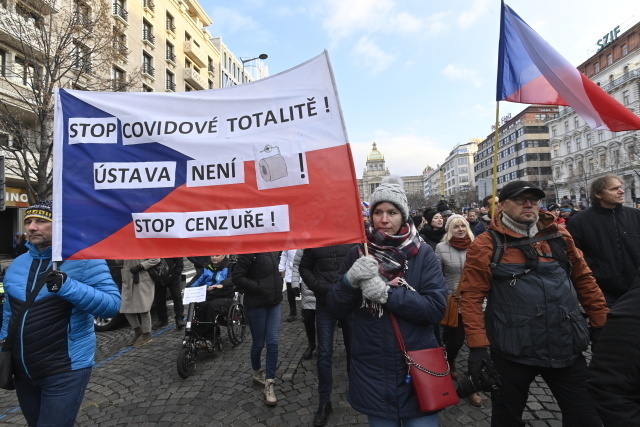 V Prahe demonštrujú odporcovia