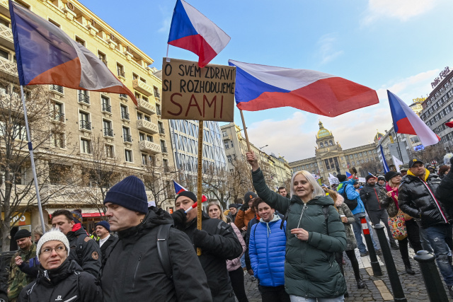 V Prahe demonštrujú odporcovia