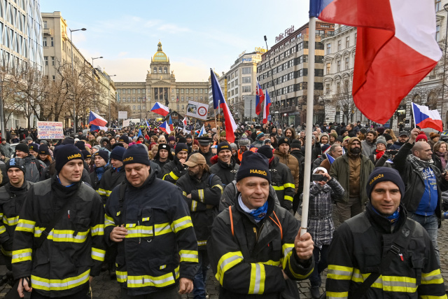 V Prahe demonštrujú odporcovia