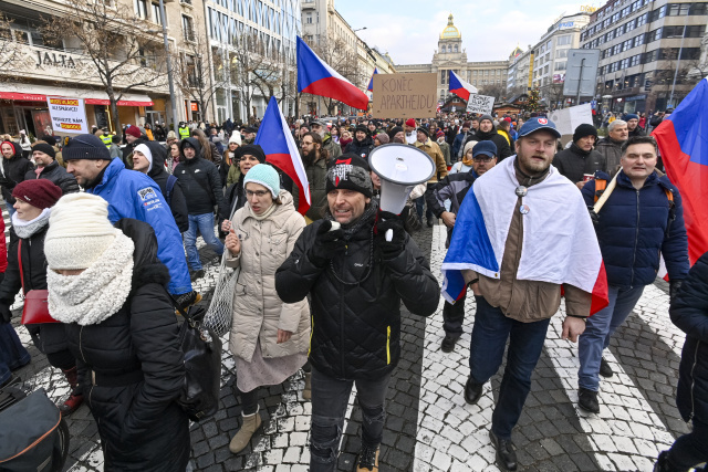 V Prahe demonštrujú odporcovia