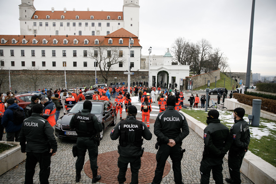 Zábery z protestu záchranárov.