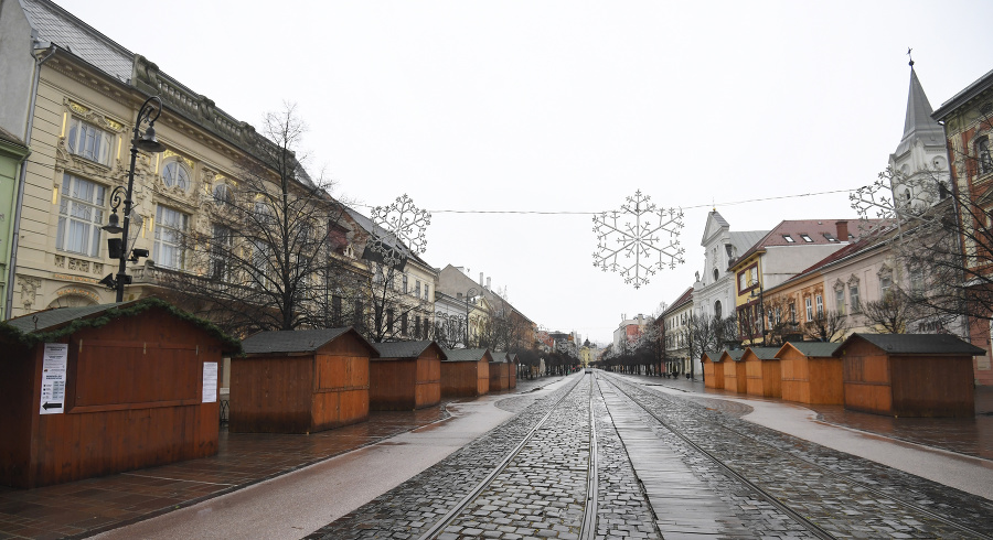 Vianočné stánky na Hlavnej