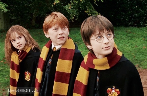 Zprava Harry (Daniel Radcliffe), Ron (Rupert Grint) a Hermiona (Emma Watsonová)