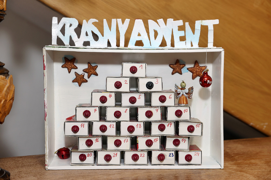 Adventný kalendár: Vyrobila ho pre vnuka zo zápalkových škatuliek