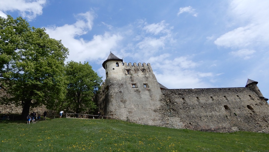 Hrad Ľubovňa postavili po