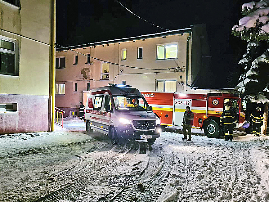 Živel sa hasičom podarilo