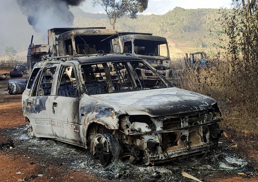 Pozostatky obetí sa našli v autách, ktorými podľa aktivistov unikali pred útokom vládnych vojakov.