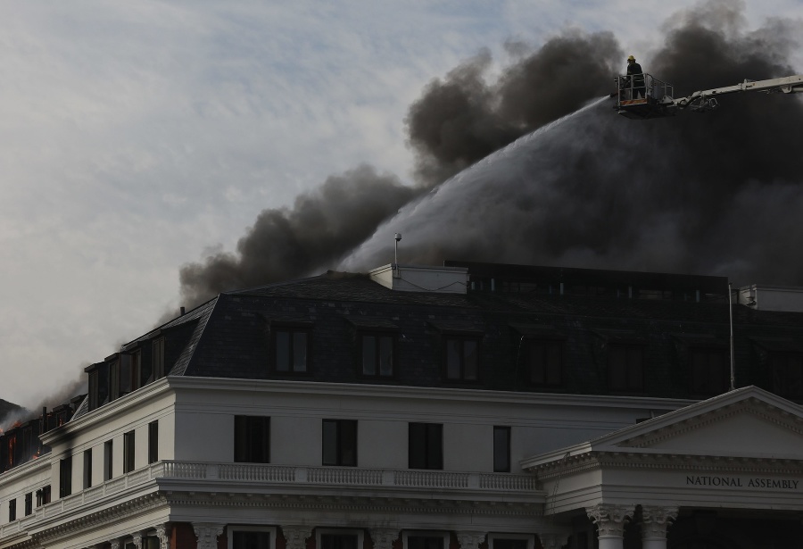 Požiar v parlamentnom komplexe