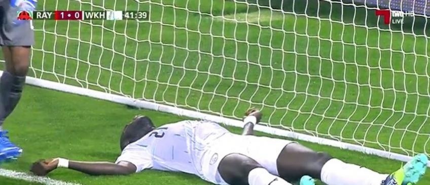 Ousmane Coulibaly zostal ležať