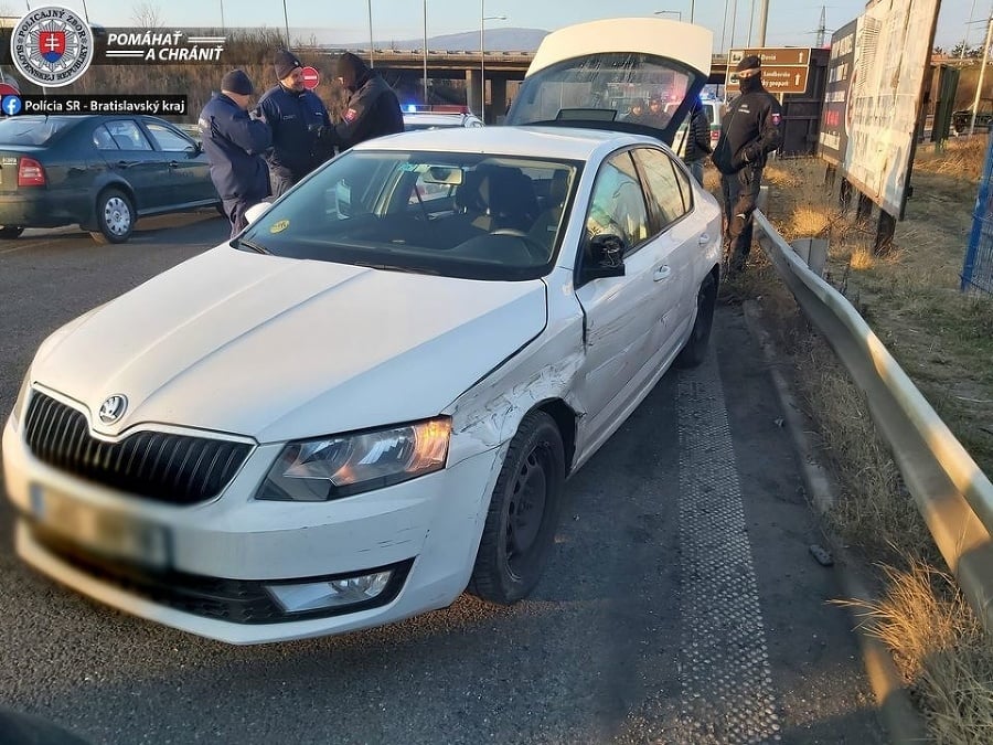 Maďarskí policajti prenasledovali auto