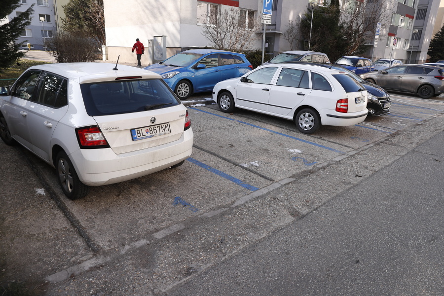 Petržalský parkovací systém označujú