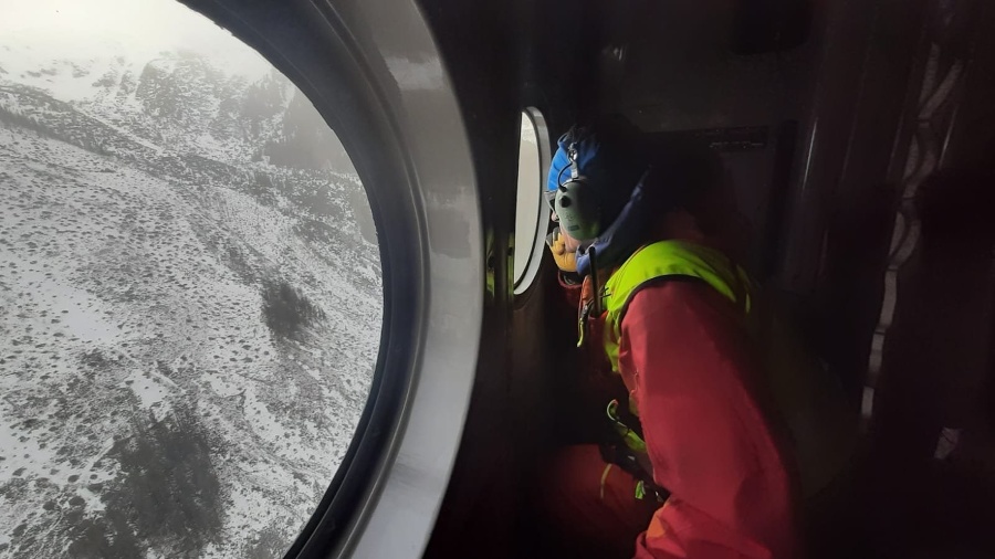Nezvestného turistu hľadali aj pomocou helikoptéry.