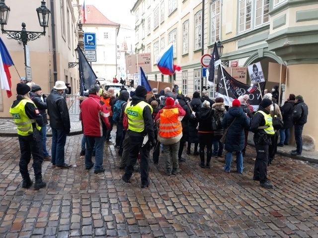 V Prahe demonštrovali za