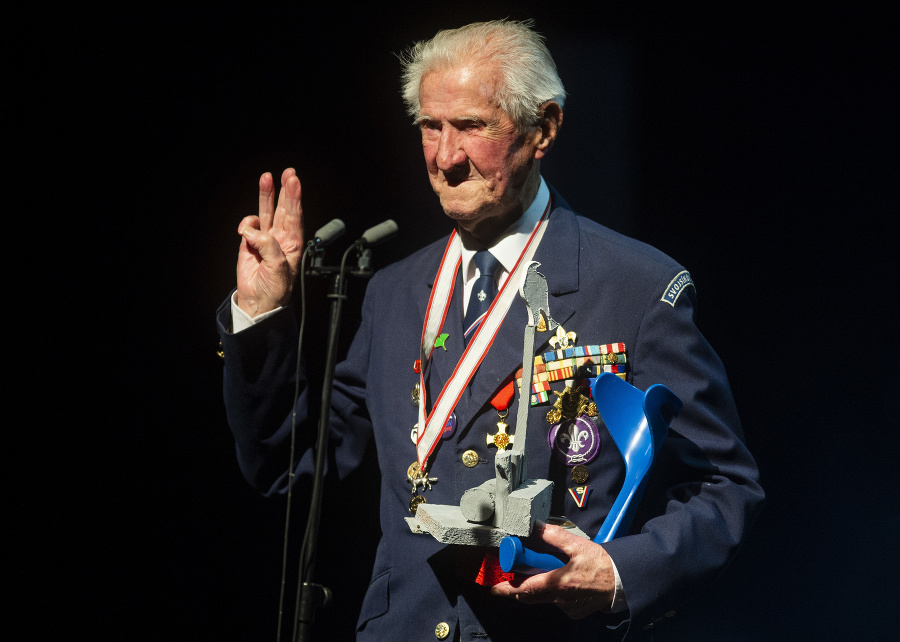 Laureát ocenenia Biela vrana 102-ročný celoživotný skaut Eduard Marek.