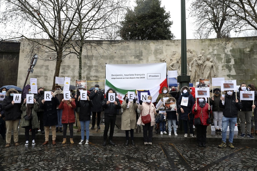 Ľudia vo Francúzsku protestujú