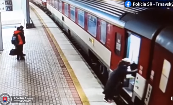 Žena spadla pod vlak,