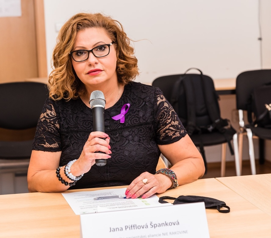 Zakladateľka a prezidentka pacientskej organizácie NIE RAKOVINE a o. z. Europacolon Slovensko.