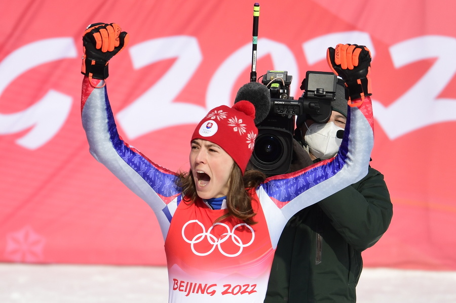 Na snímke slovenská lyžiarka Petra Vlhová oslavuje v cieli po tom, ako získala zlato v 2.kole slalomu žien.