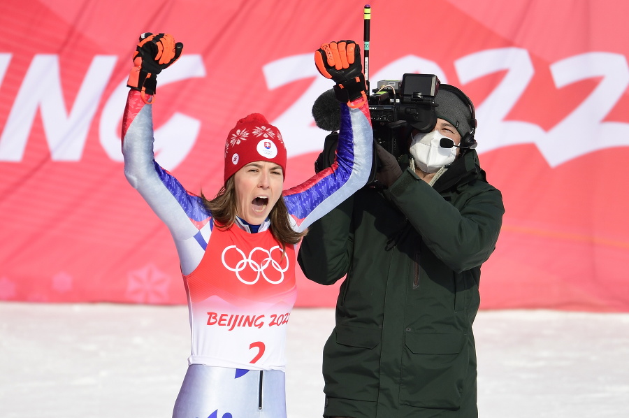 Na snímke slovenská lyžiarka Petra Vlhová oslavuje v cieli po tom, ako získala zlato v 2.kole slalomu žien.