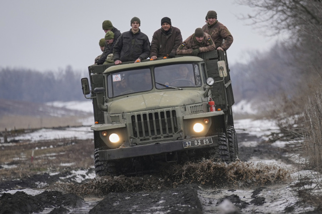 Ukrajinskí vojaci vo štvrtok