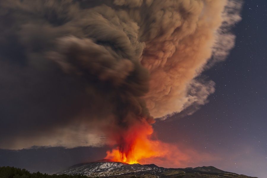 Sopka Etna spôsobila zriedkavú