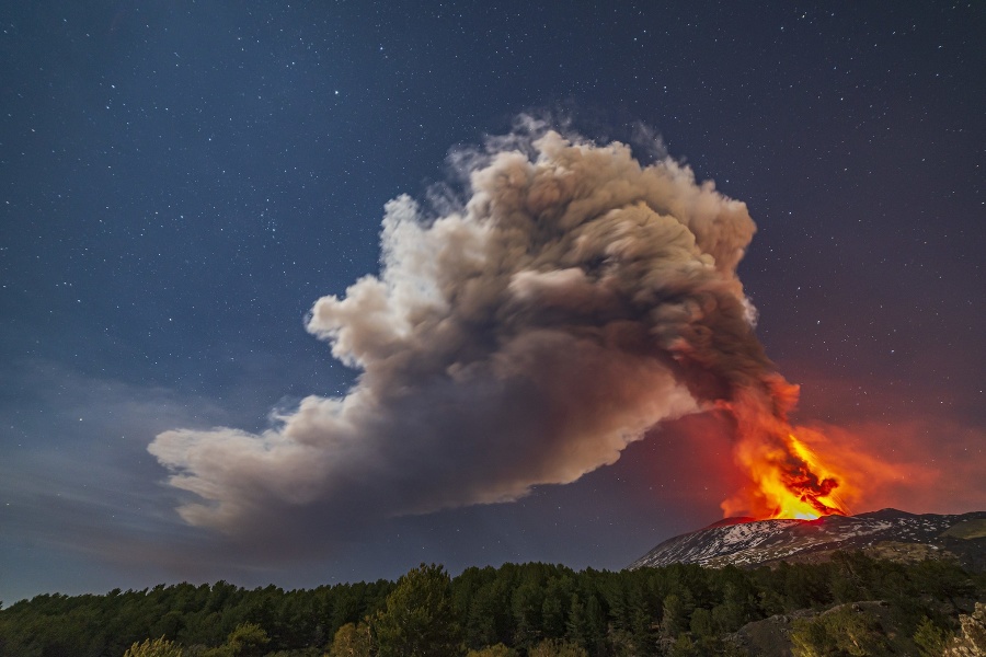 Sopka Etna spôsobila zriedkavú