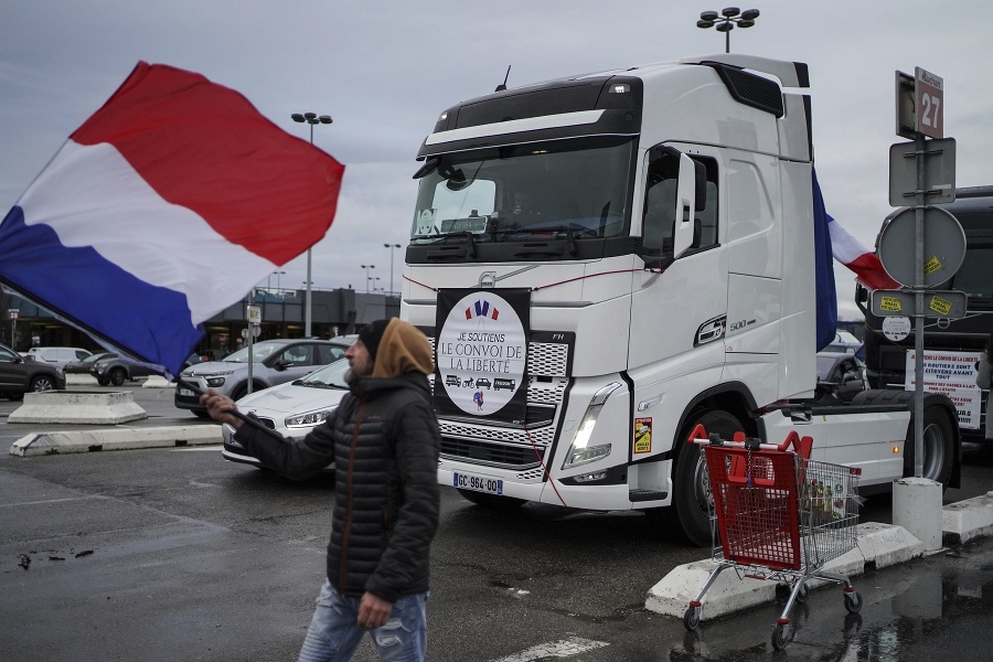 Členovia protestného konvoja vozidiel