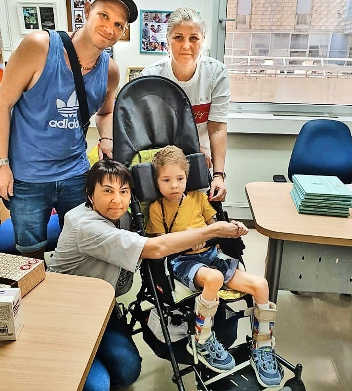 Hrozil mu vozíček: Chlapček mohol bez transplantácie skončiť navždy pripútaný na vozíku. 