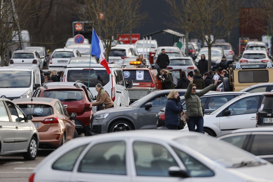 Do Paríža prichádzali v