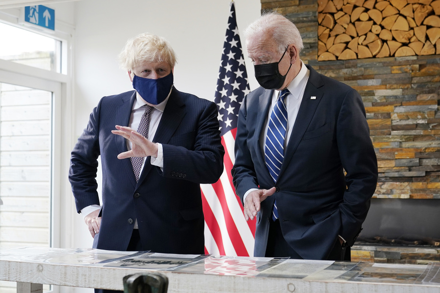 Biden a Johnson stále