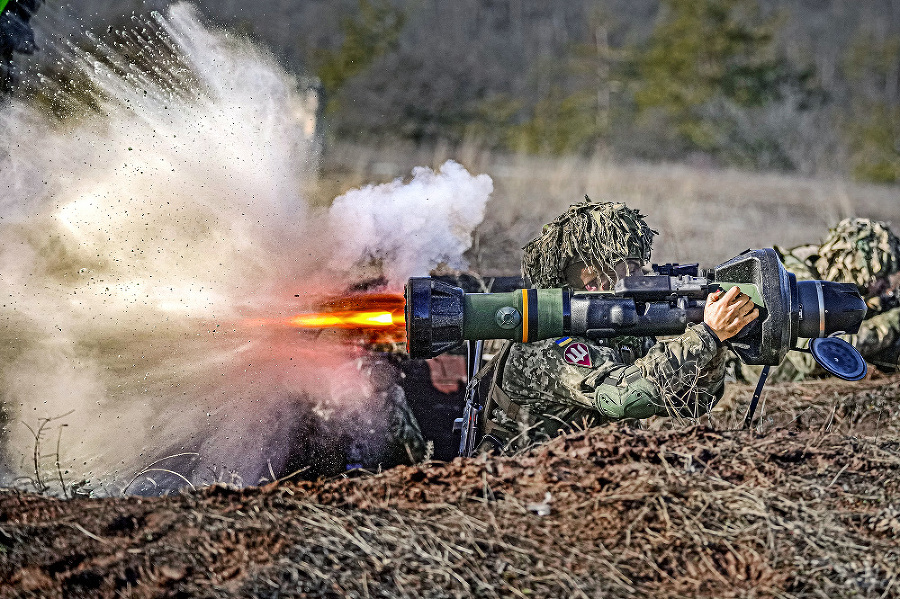 Ukrajinci dostali zo Západu protitankové zbrane, s ktorými intenzívne cvičia.