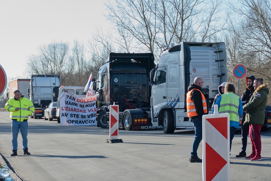 Štrajk dopravcov na hraničnom