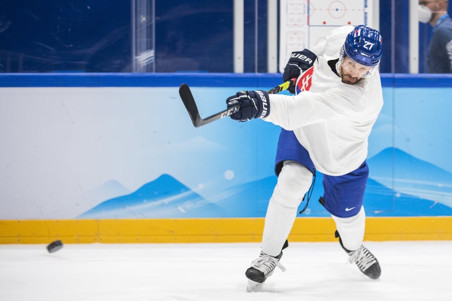 Slovenskí hokejisti počas tréningu