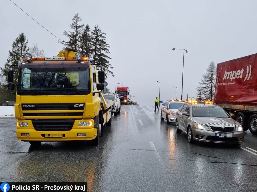 Autodopravcovia protestujú na hraničnom