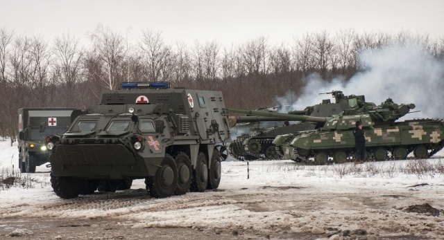 Ukrajinské obrnené vozidlá jazdia
