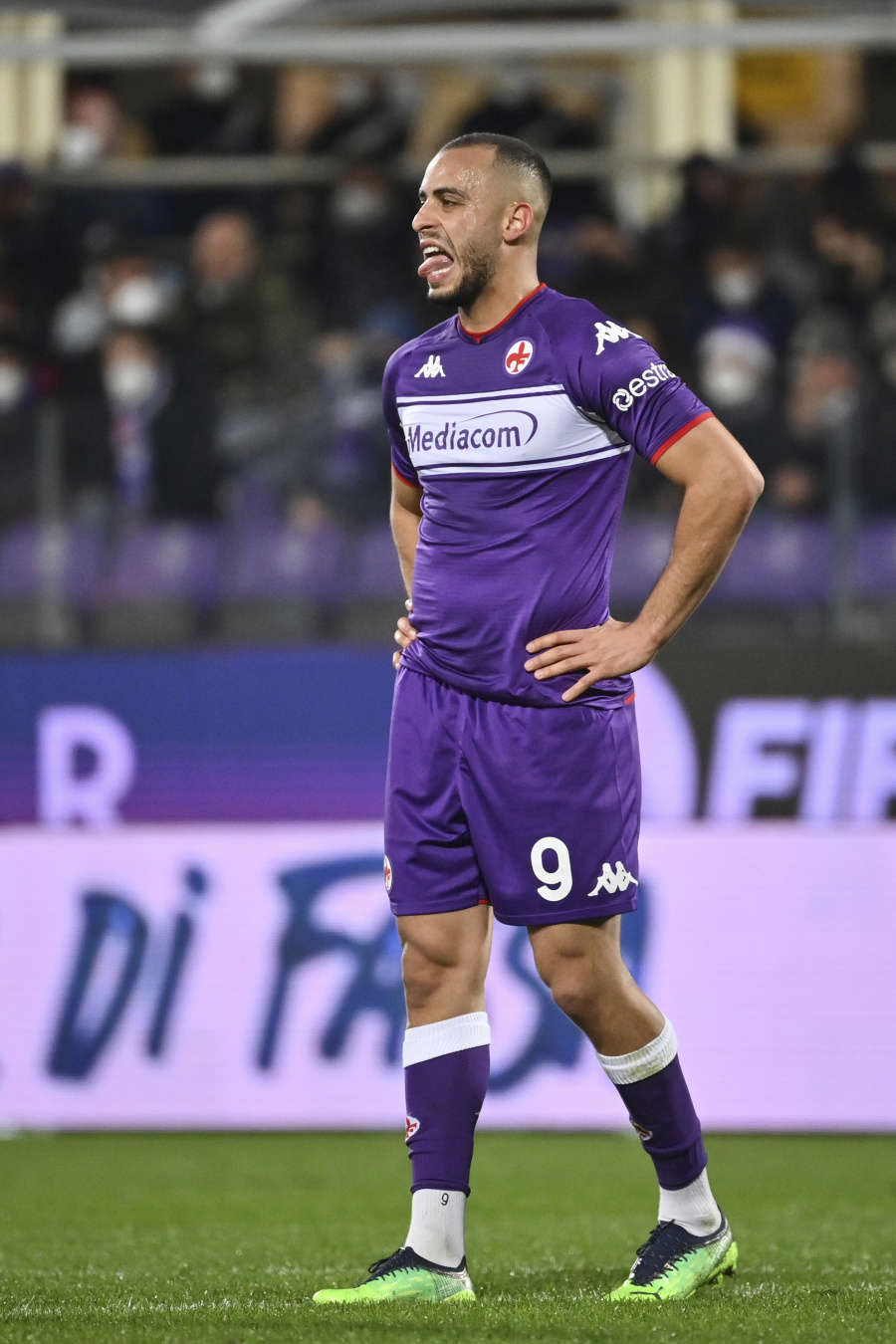 Futbalista Fiorentiny Arthur Cabral.