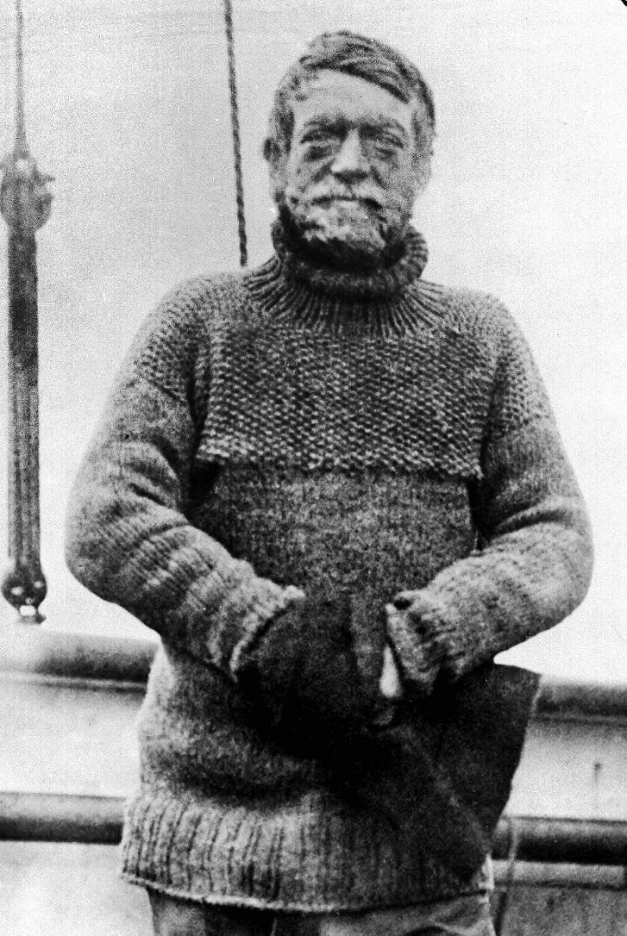 Ernest Shackleton žil v rokoch 1874 - 1922.