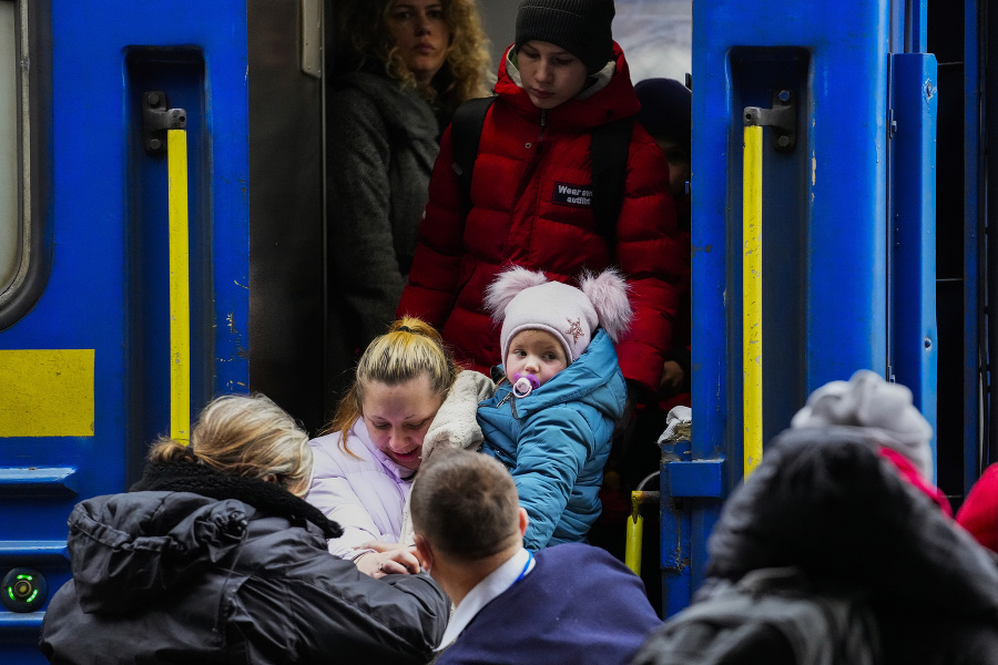 Množstvo utečencov z Ukrajiny prichádza aj do Poľska. 